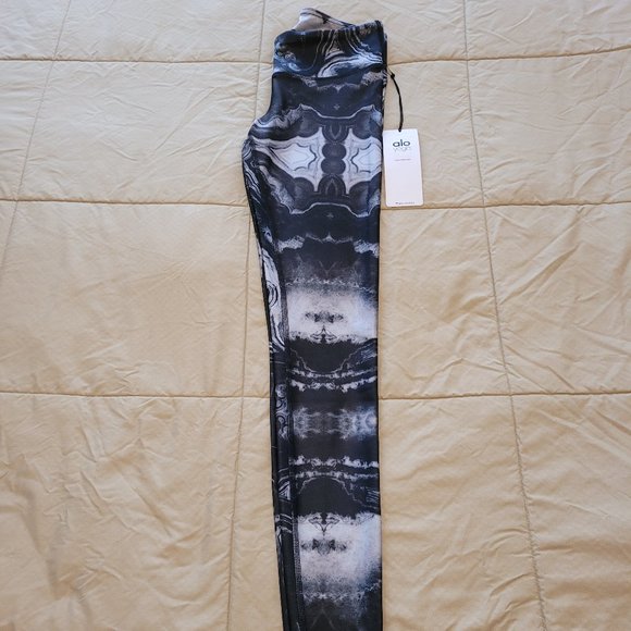 ALO Yoga AIRBRUSH HIGH-WAIST LEGGING - Picture 2 of 8